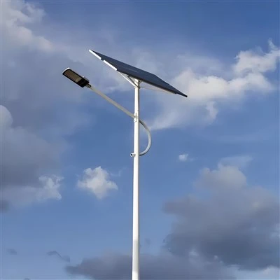 Aká je maximálna intenzita osvetlenia Hoop Solar Street Light?